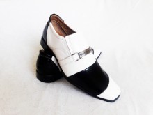 Sapato Branco C /Preto Fivela